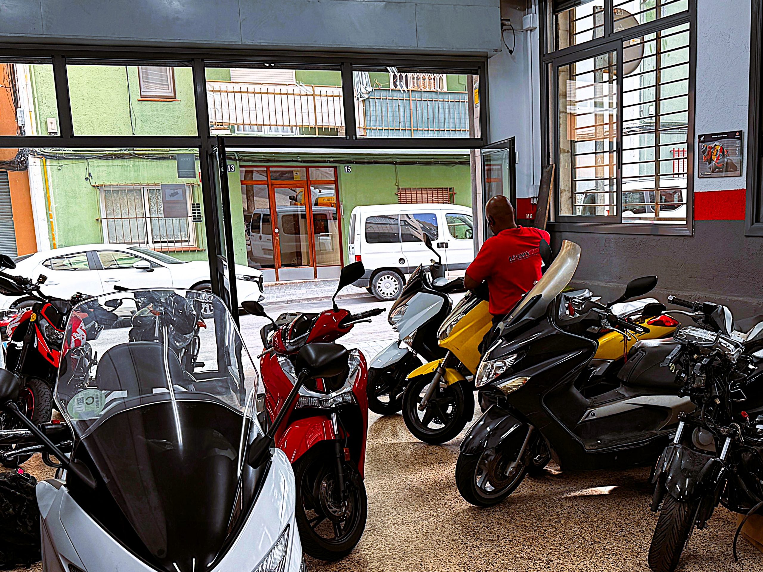 TALLER MECANICO MOTOS MATARO