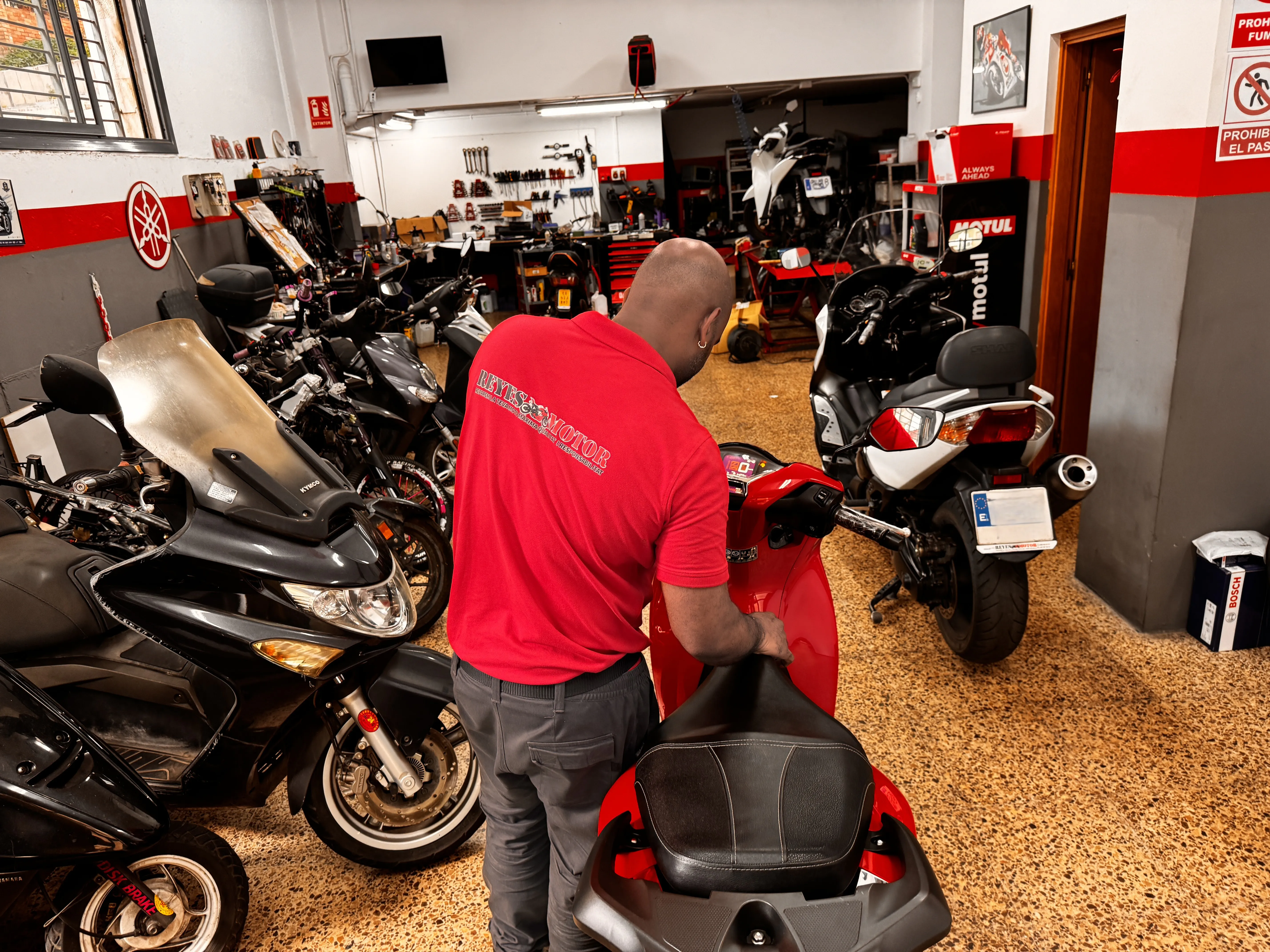 Taller de Motos en Mataró - Reyes Motor